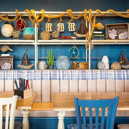 Ye Olde Fighting Cocks 4*