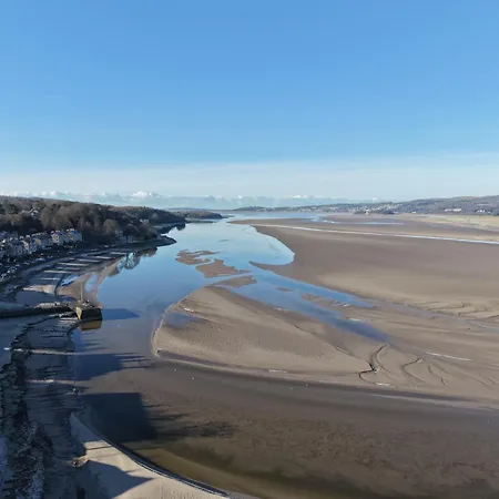 Ye Olde Fighting Cocks 4*