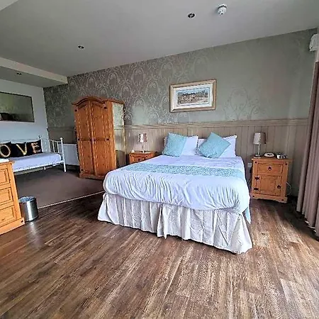 Otel Ye Olde Fighting Cocks 4*