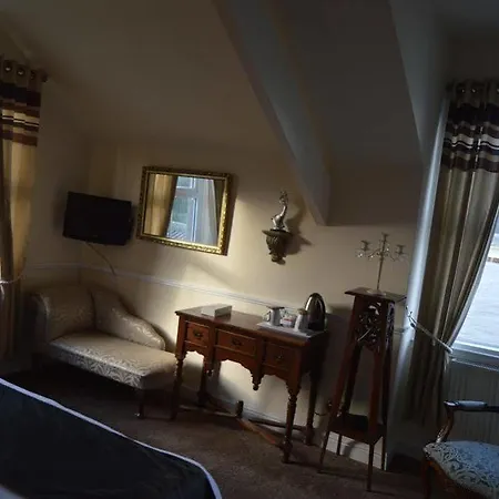 Ye Olde Fighting Cocks Hotel 4*