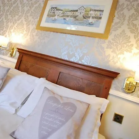 Otel Ye Olde Fighting Cocks 4*