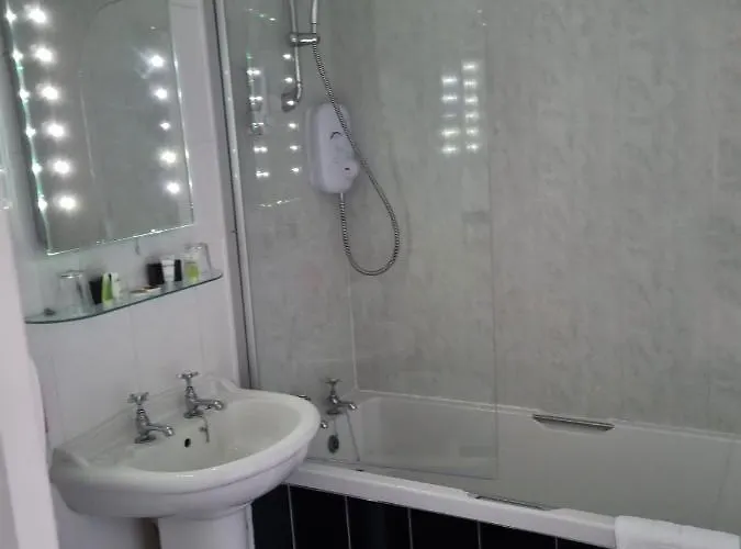 Ye Olde Fighting Cocks Hotel 4*