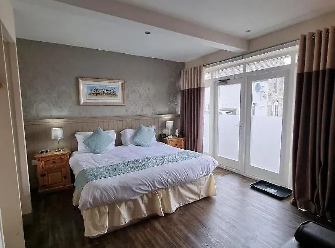 Ye Olde Fighting Cocks Hotel 4*