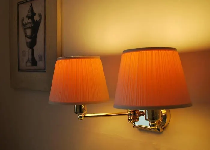 Ye Olde Fighting Cocks