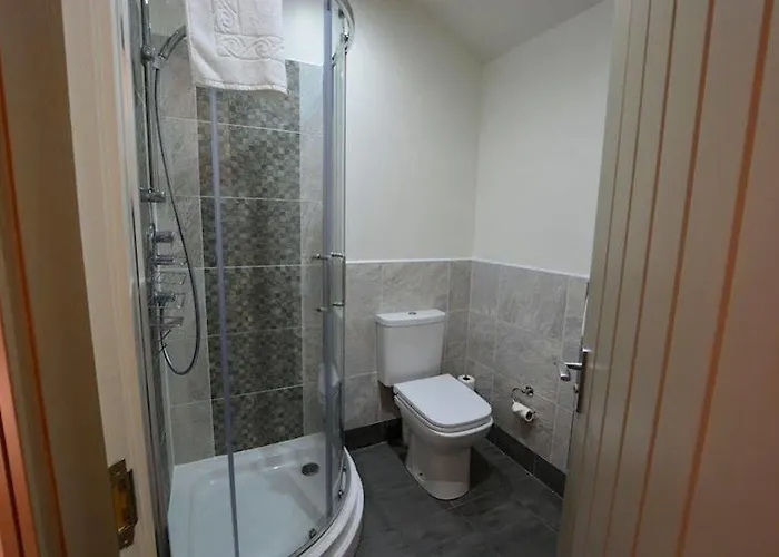 Ye Olde Fighting Cocks Hotel