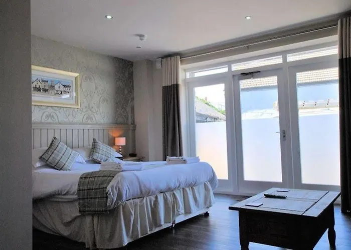 Отель Ye Olde Fighting Cocks