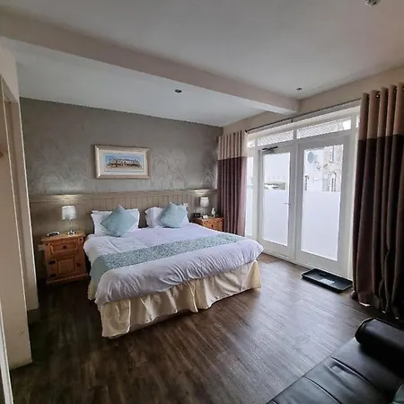 Ye Olde Fighting Cocks Hotel 4*