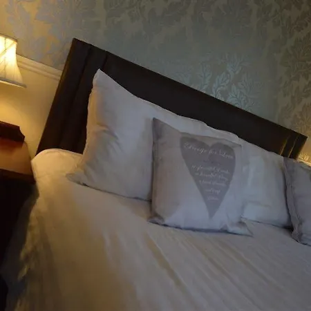 Ye Olde Fighting Cocks 4*